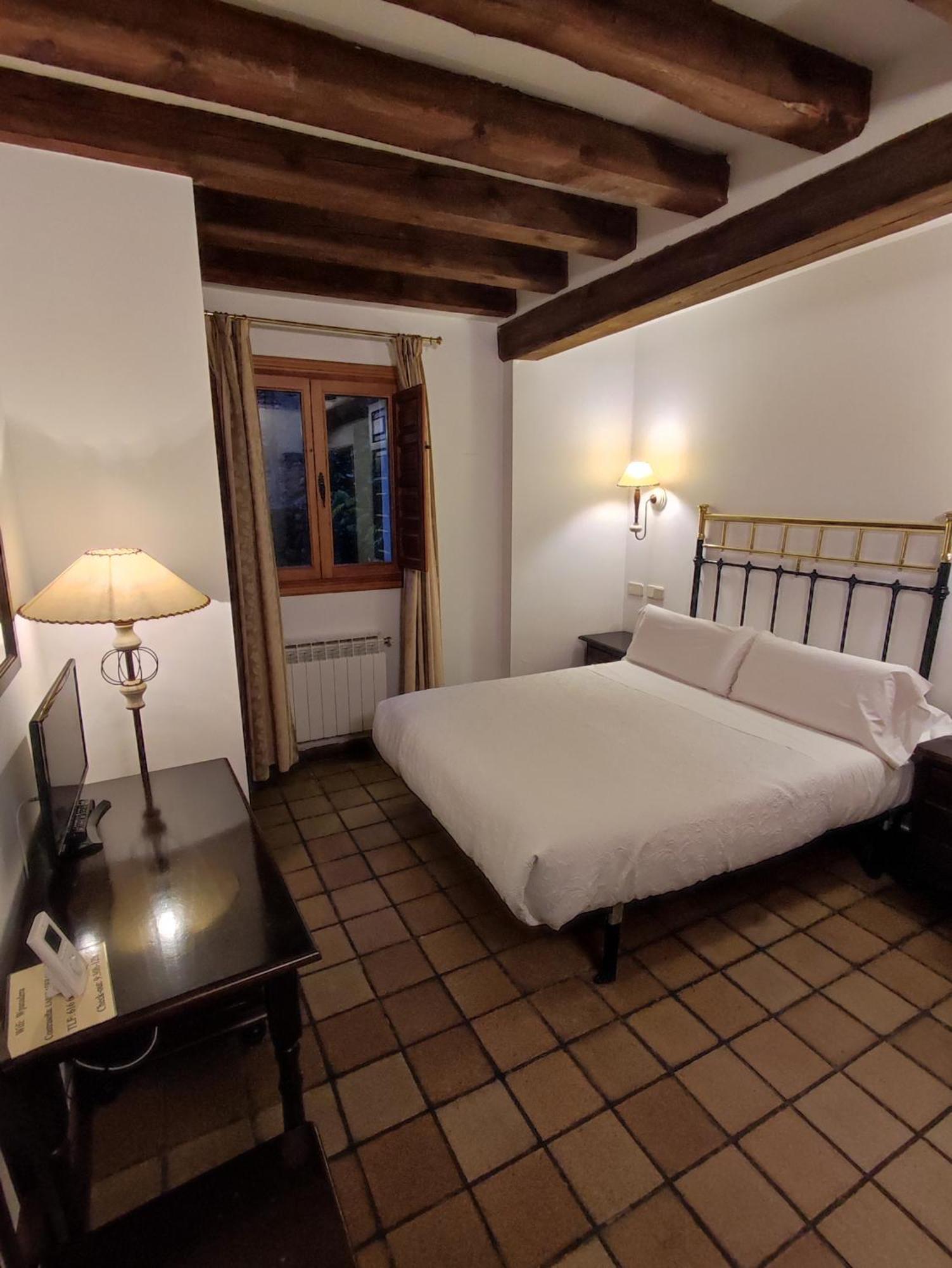 Hostal Posada La Panadera เซปุลเวดา ภายนอก รูปภาพ