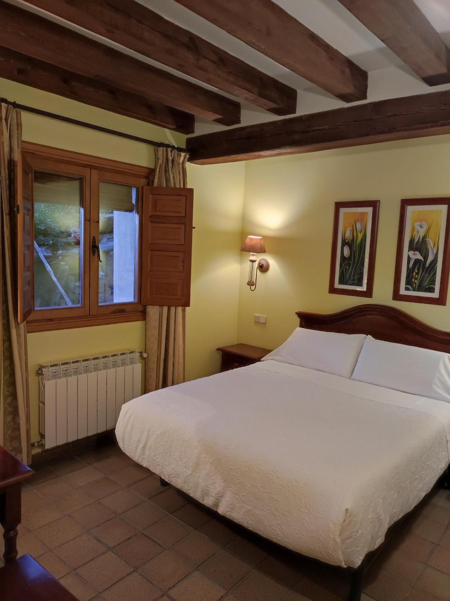 Hostal Posada La Panadera เซปุลเวดา ภายนอก รูปภาพ