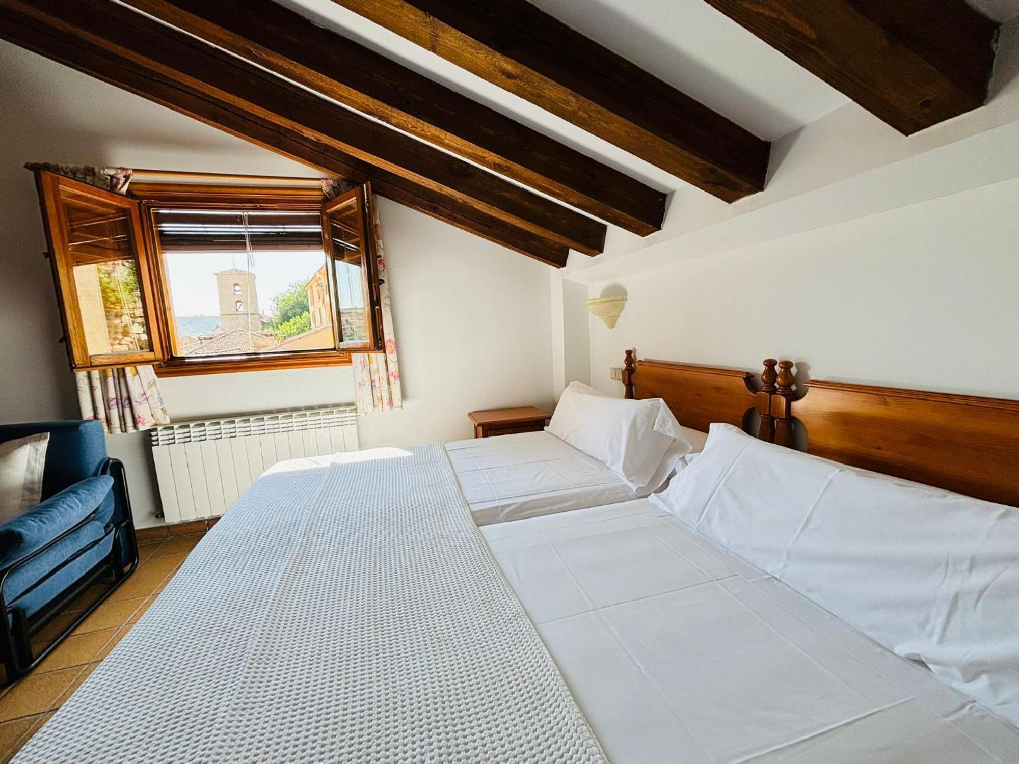 Hostal Posada La Panadera เซปุลเวดา ภายนอก รูปภาพ