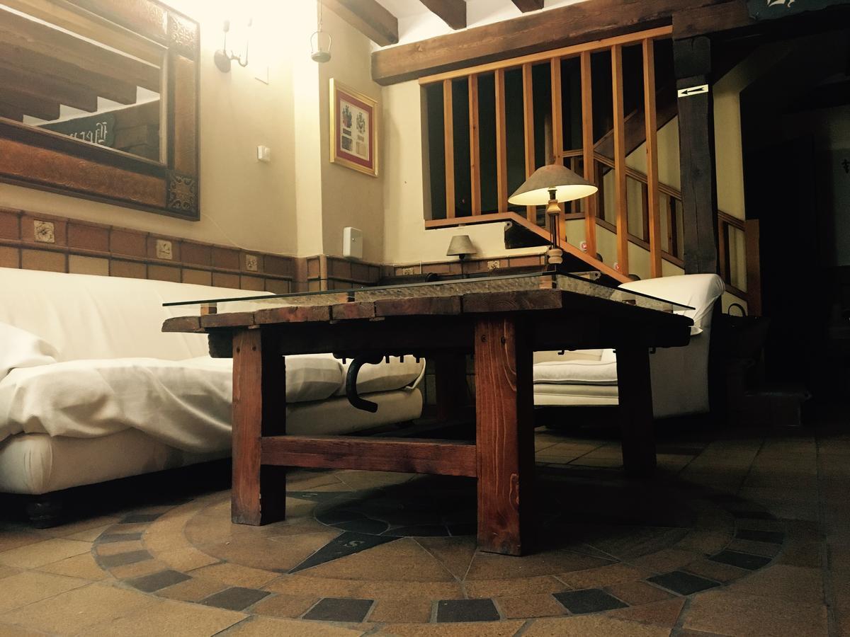 Hostal Posada La Panadera เซปุลเวดา ภายนอก รูปภาพ